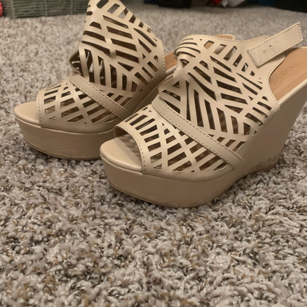 Nude wedges